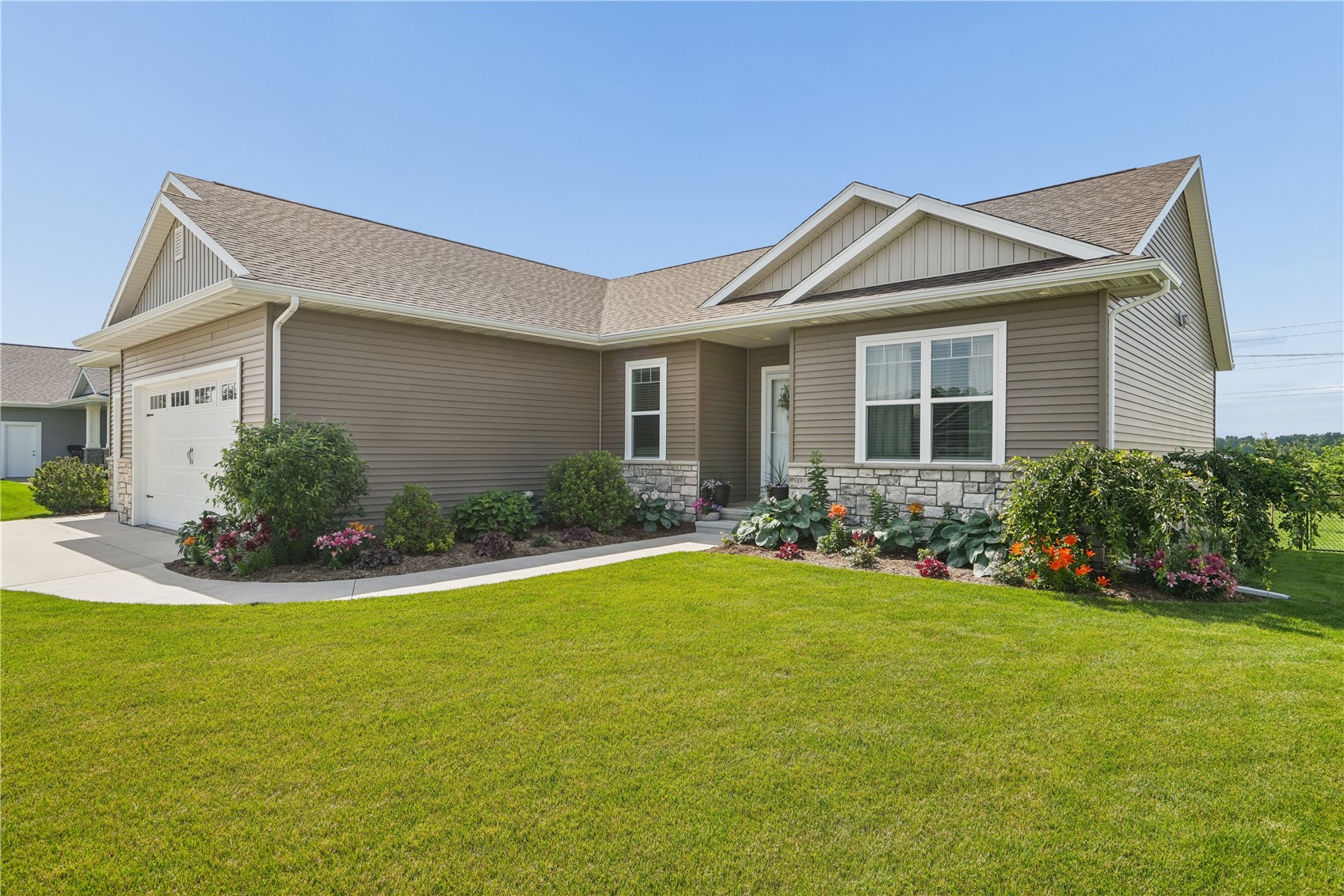 495 Dutch Drive Robins IA 52328