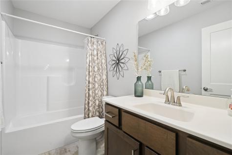 495 Dutch Drive Robins IA 52328