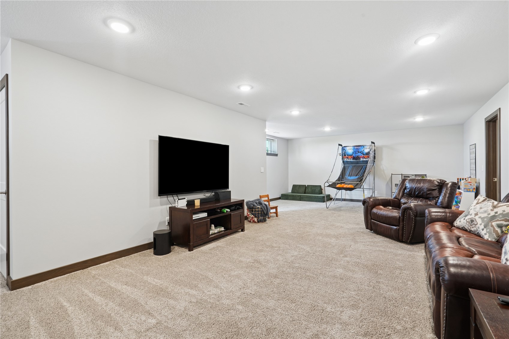 495 Dutch Drive Robins IA 52328
