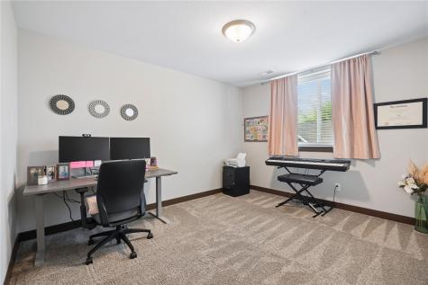 495 Dutch Drive Robins IA 52328