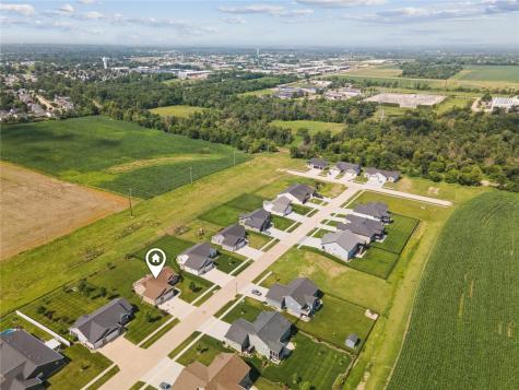 495 Dutch Drive Robins IA 52328