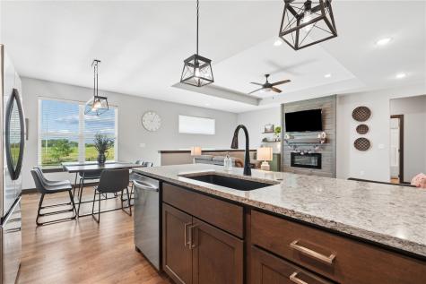 495 Dutch Drive Robins IA 52328