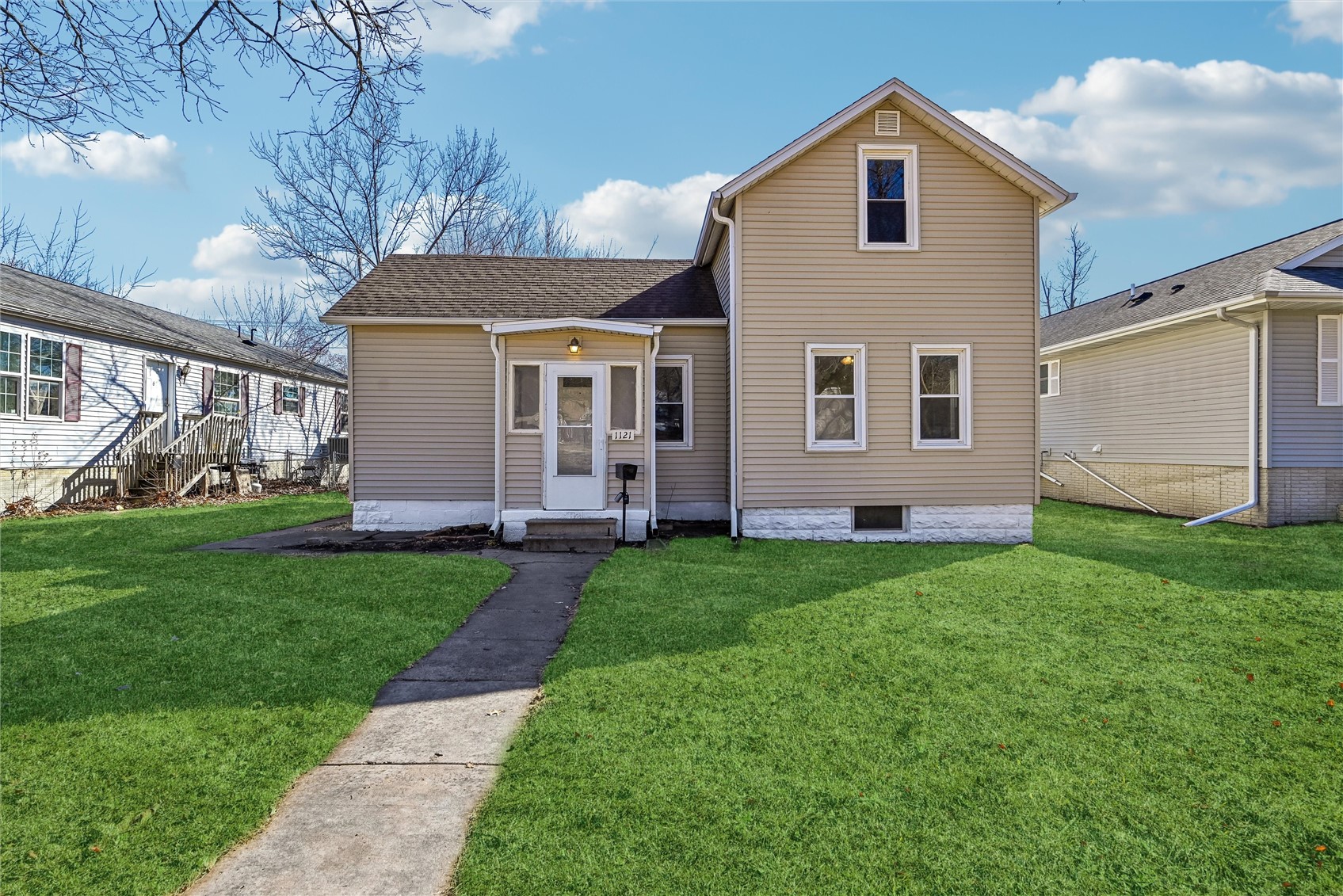 1121 11th Street NW Cedar Rapids IA 52405