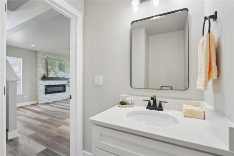 808 Crestview Drive Solon IA 52333