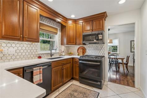 2132 Lincolnshire Drive SE Cedar Rapids IA 52403