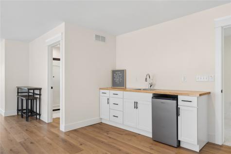 4764 Rapid Creek Road NE Iowa City IA 52245