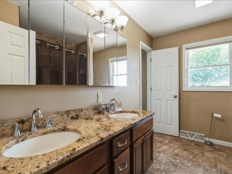 1175 F Avenue Marion IA 52302