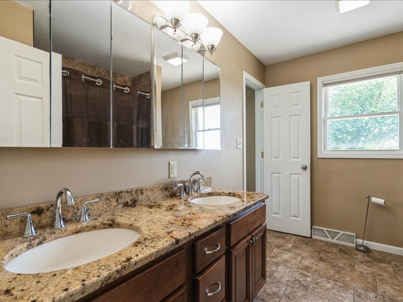 1175 F Avenue Marion IA 52302