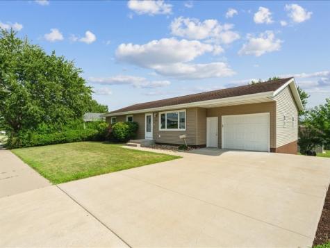 1175 F Avenue Marion IA 52302