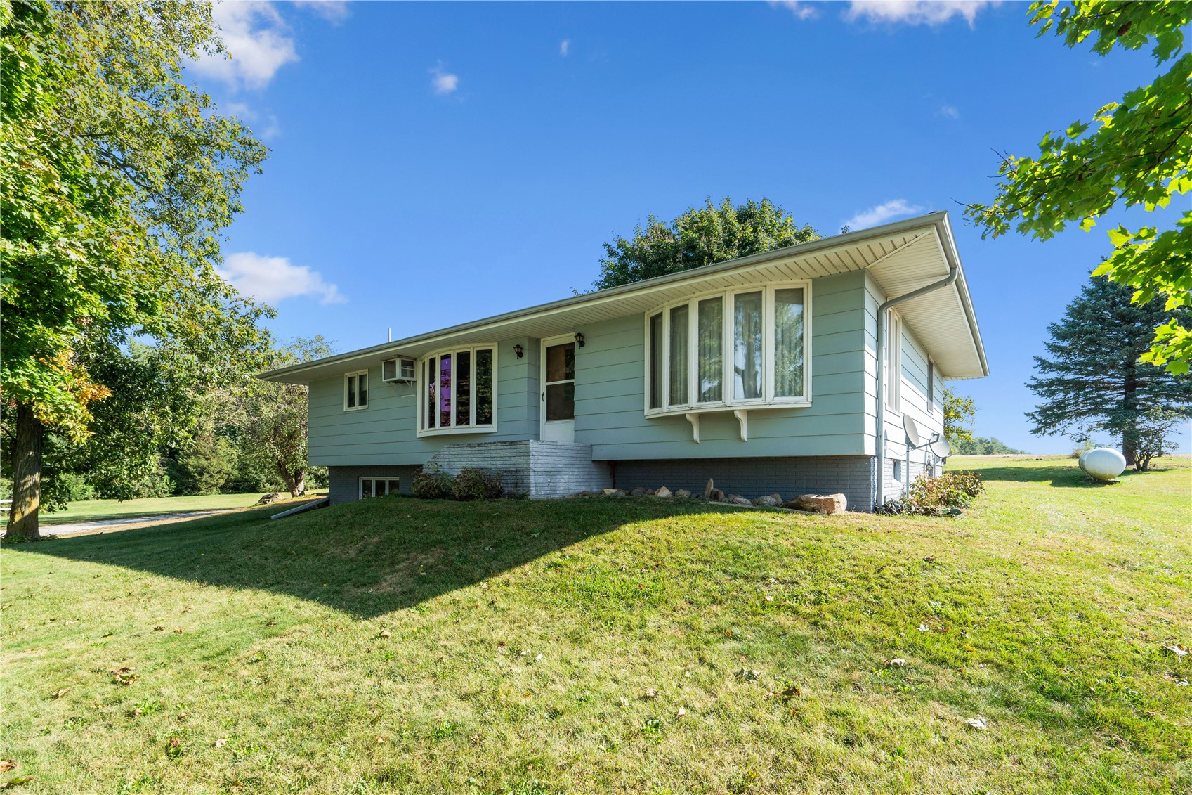 4565 Alice Road Center Point IA 52213