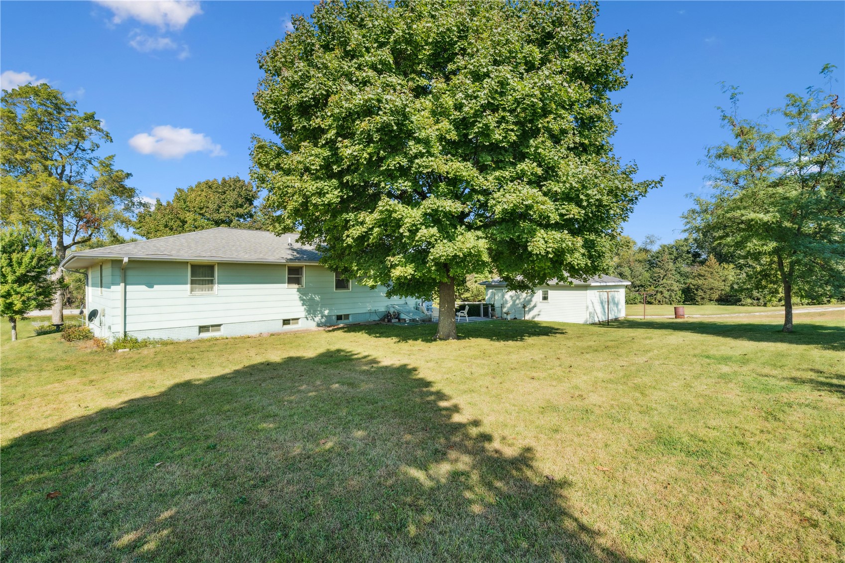 4565 Alice Road Center Point IA 52213
