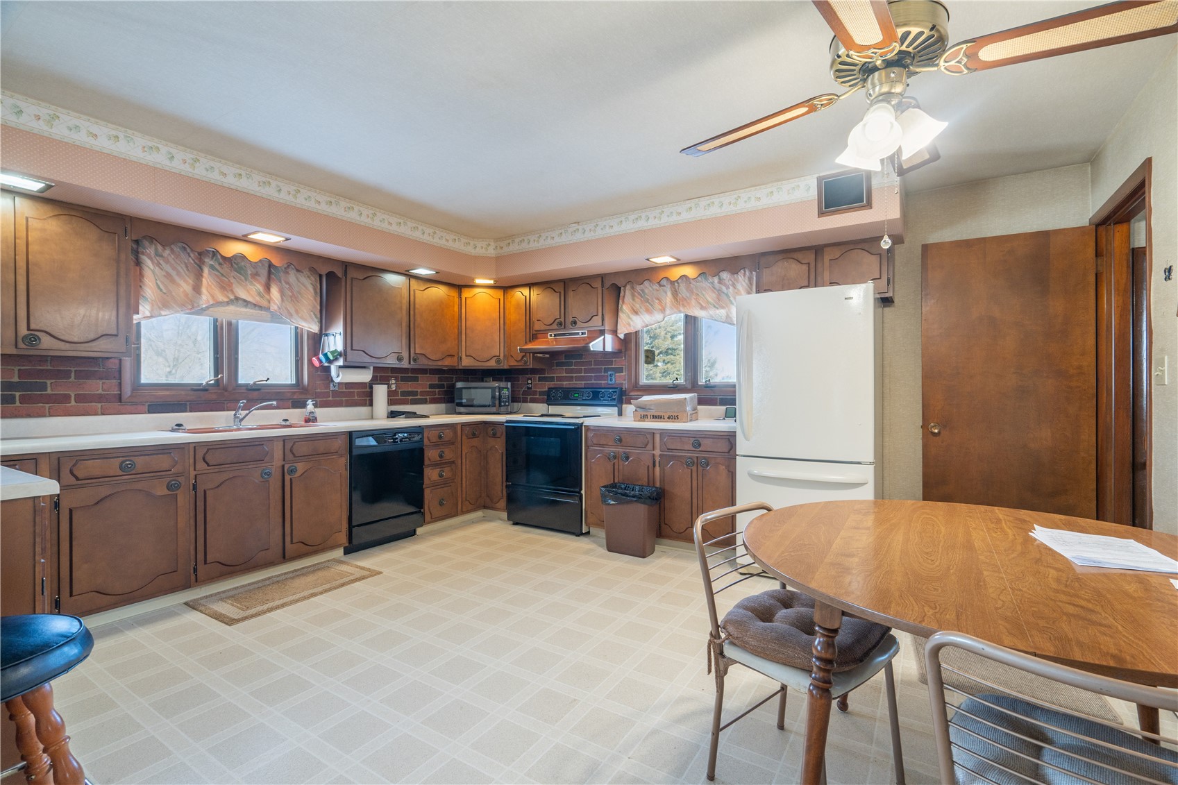 4565 Alice Road Center Point IA 52213