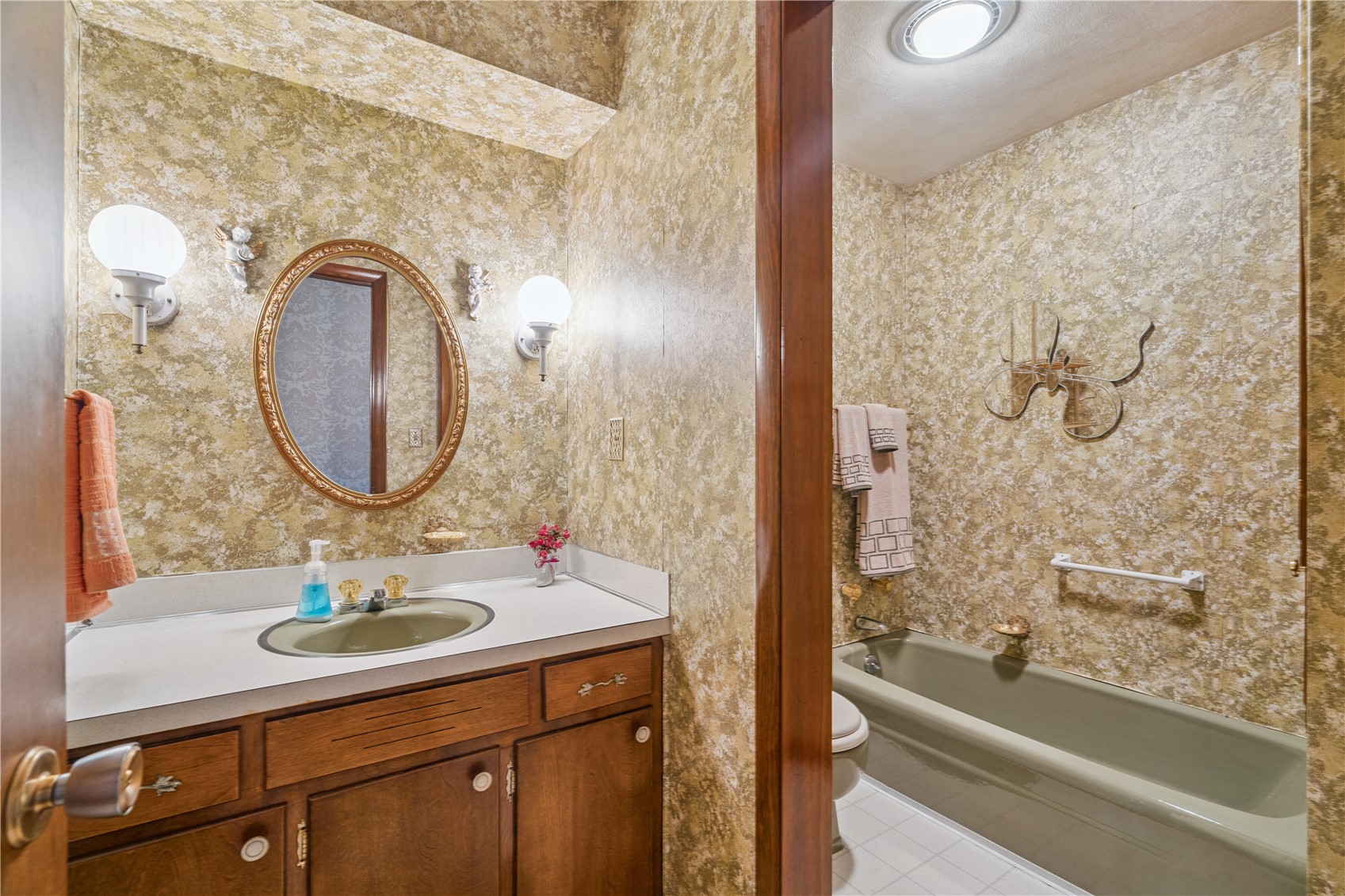 4565 Alice Road Center Point IA 52213