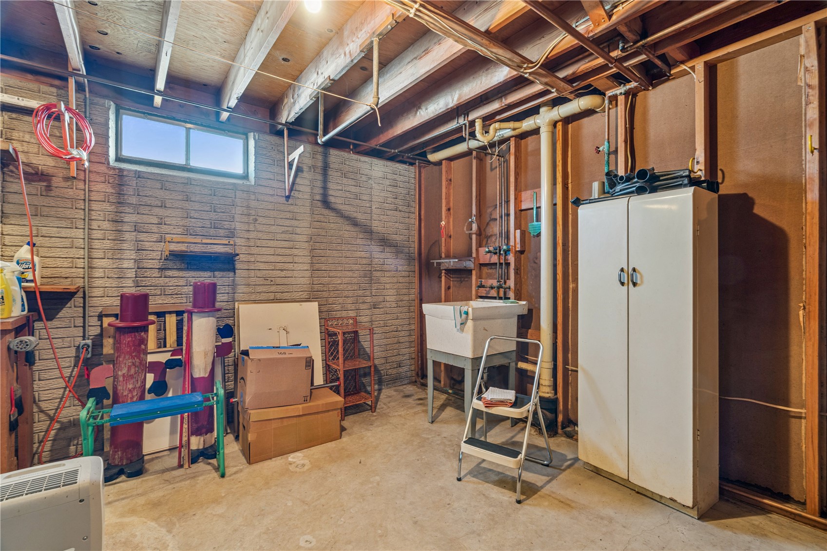4565 Alice Road Center Point IA 52213