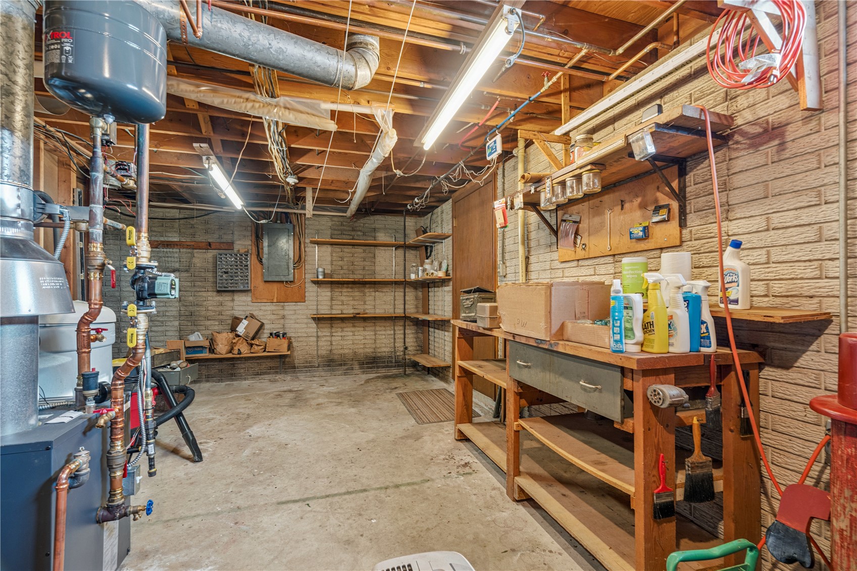 4565 Alice Road Center Point IA 52213