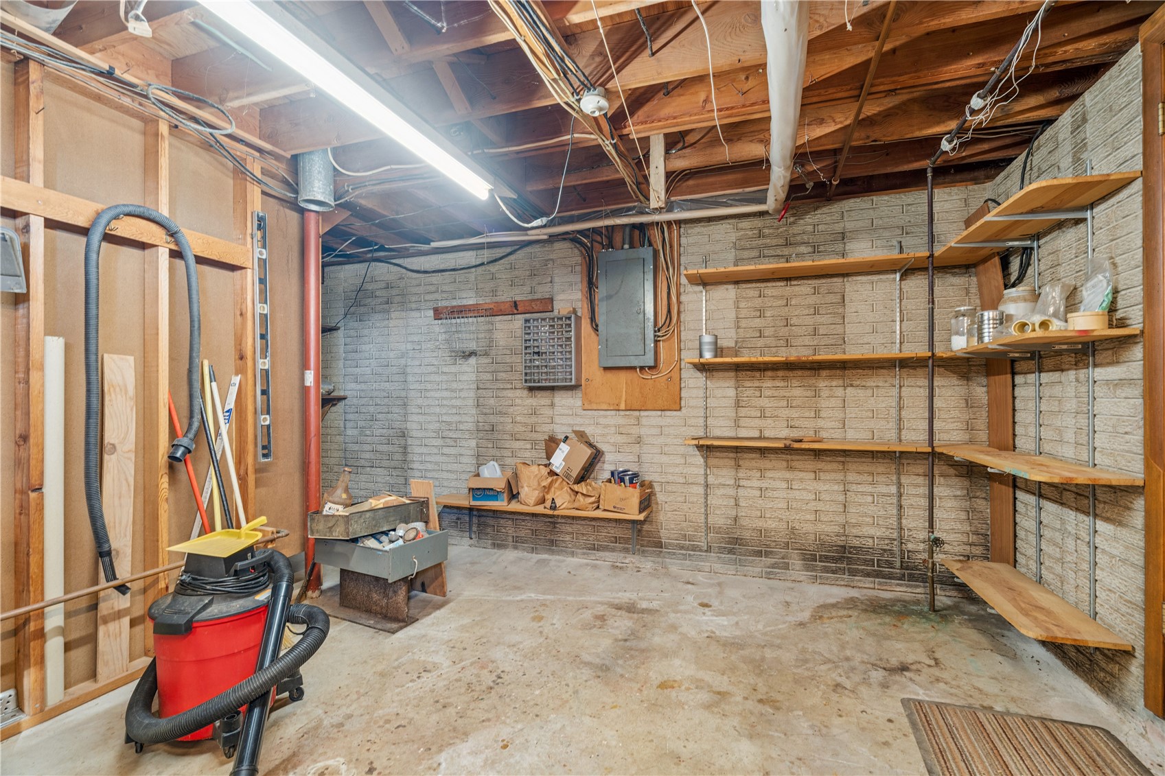 4565 Alice Road Center Point IA 52213