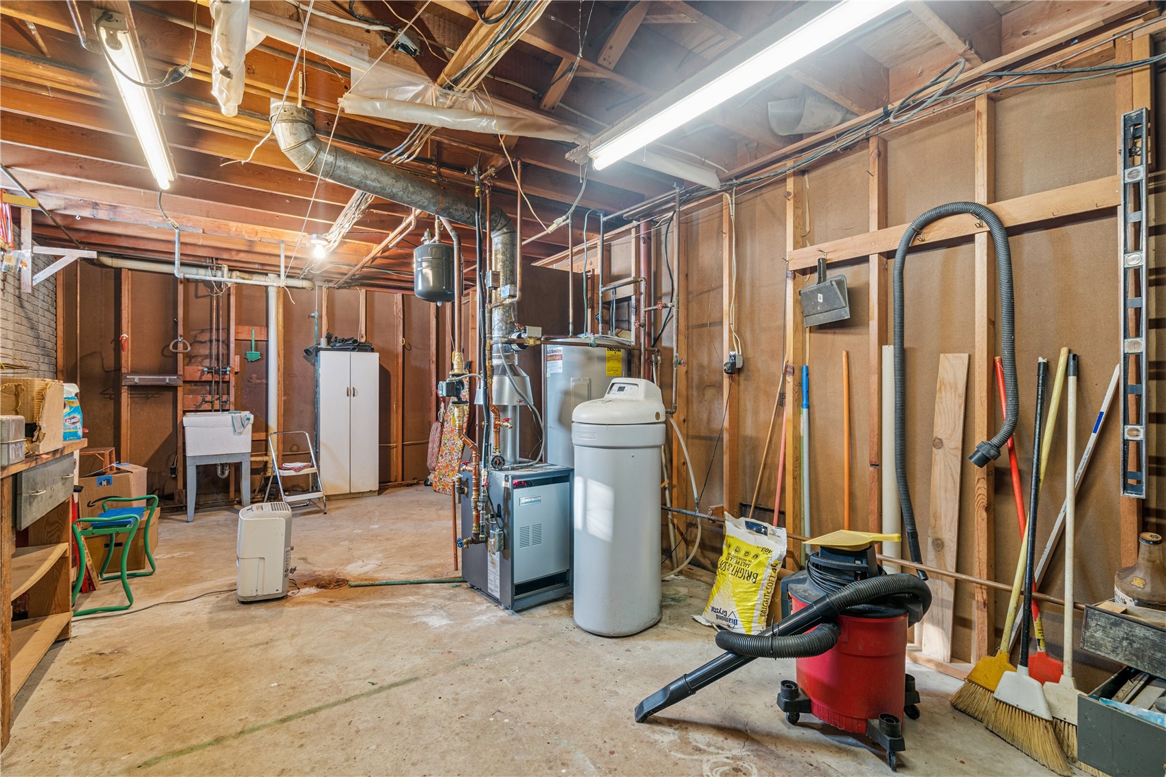 4565 Alice Road Center Point IA 52213