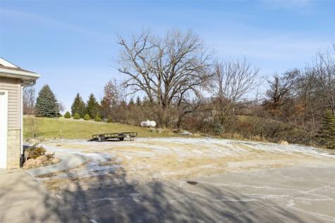 11 Valley Forge Drive Lisbon IA 52253