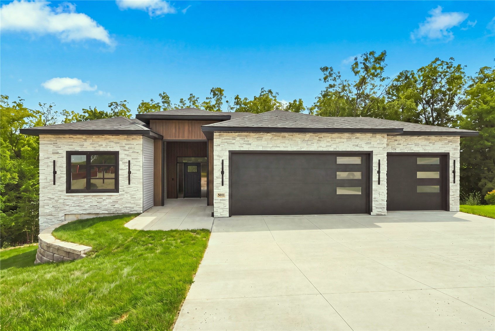 Cedar Rapids IA, 3931 Windfall Drive NW