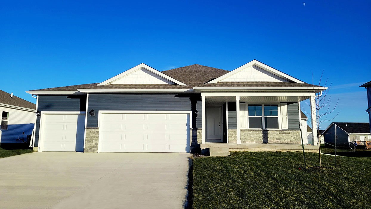 2889 Prairielight Drive Hiawatha IA 52233