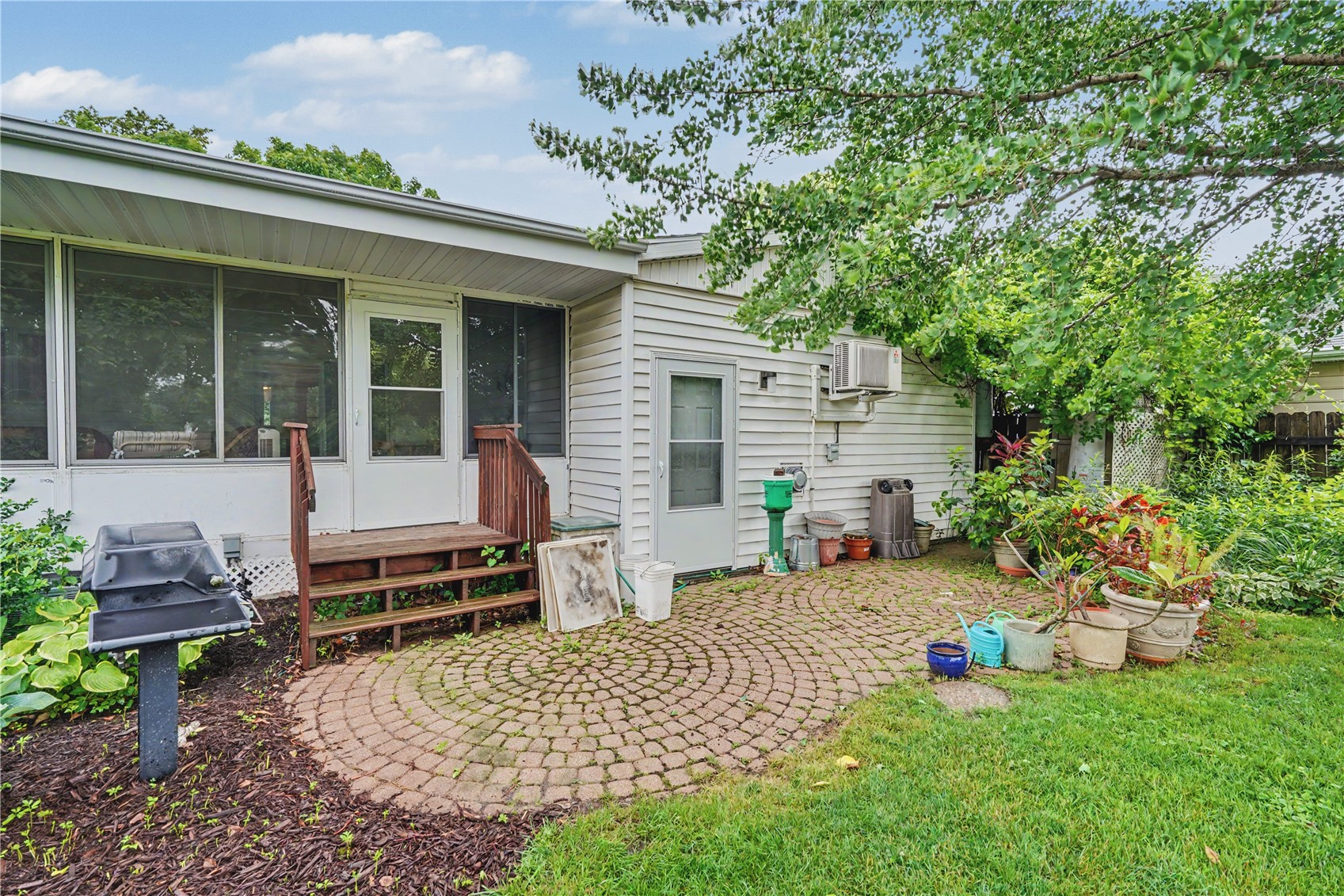 4403 Lee Street NE Cedar Rapids IA 52402