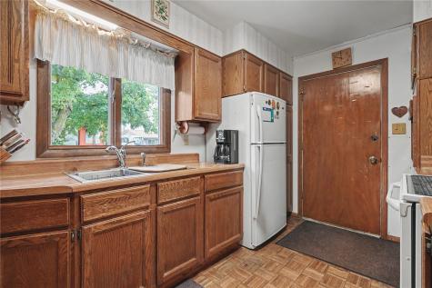 4403 Lee Street NE Cedar Rapids IA 52402