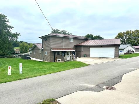 21020 265th Street Manchester IA 52057