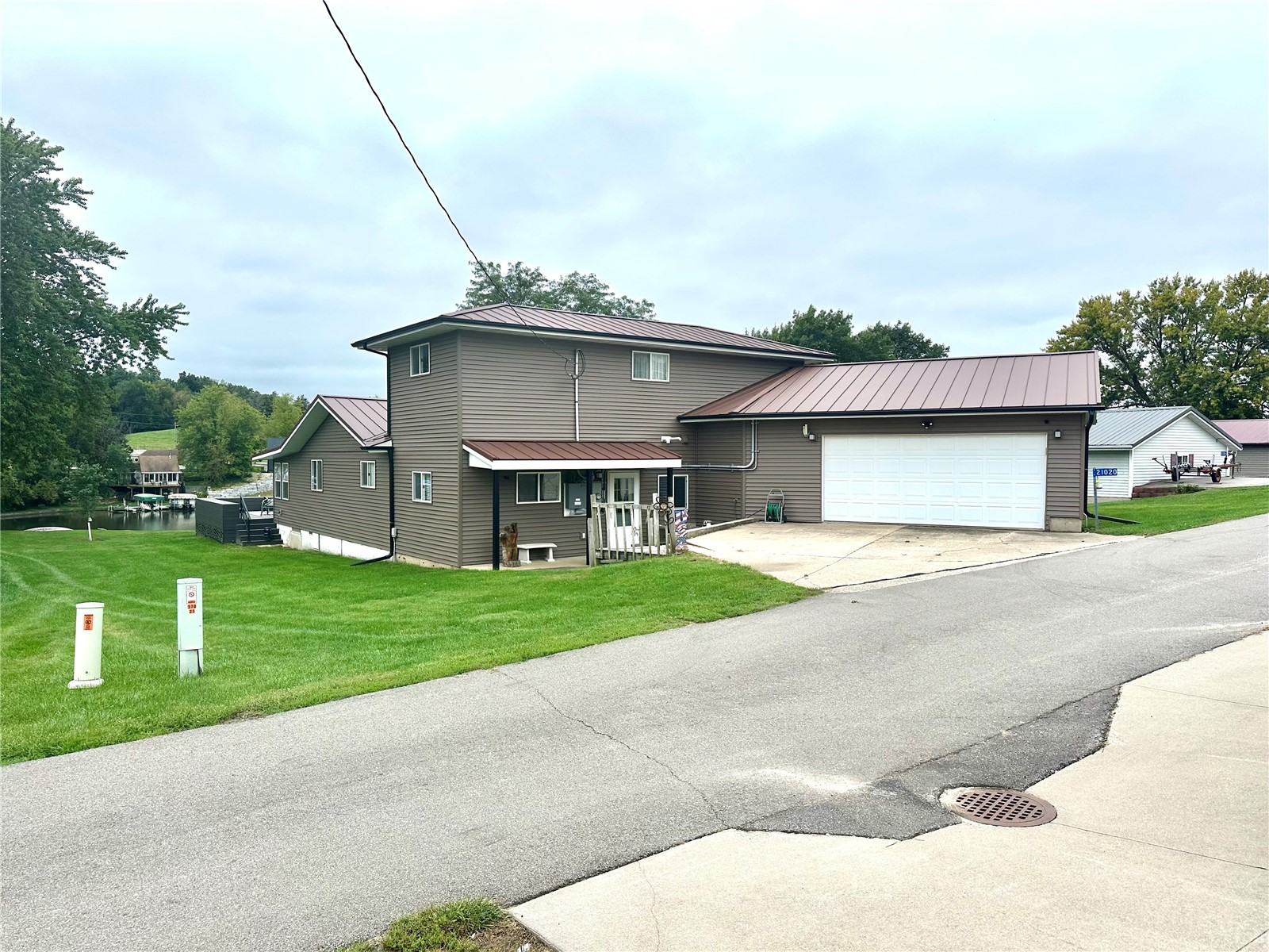21020 265th Street Manchester IA 52057