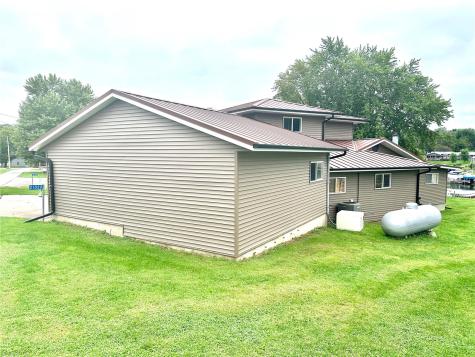 21020 265th Street Manchester IA 52057