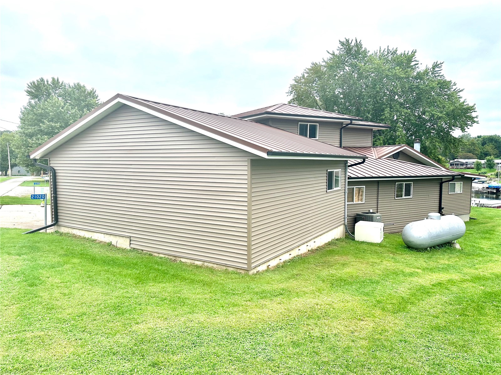 21020 265th Street Manchester IA 52057