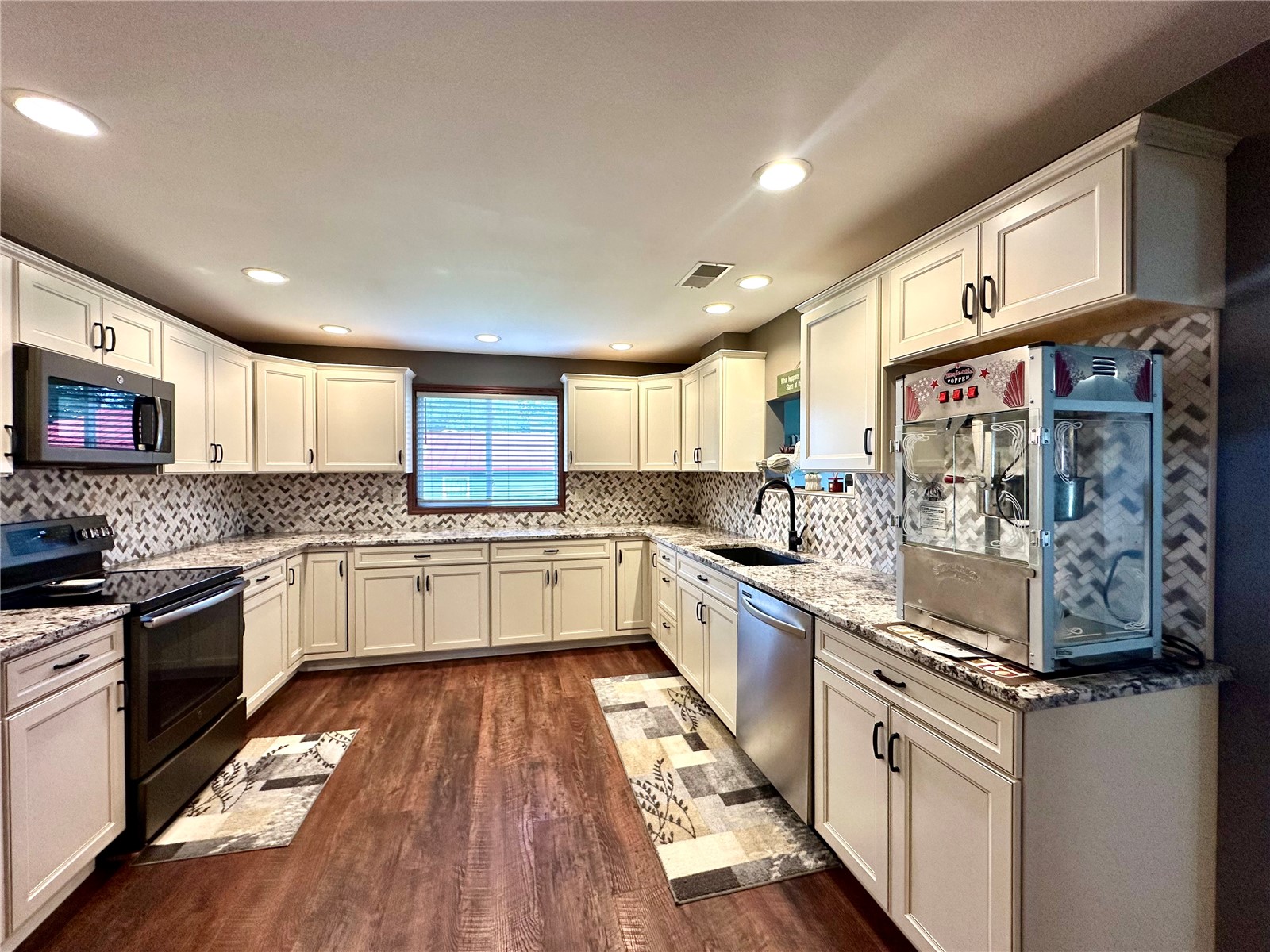 21020 265th Street Manchester IA 52057