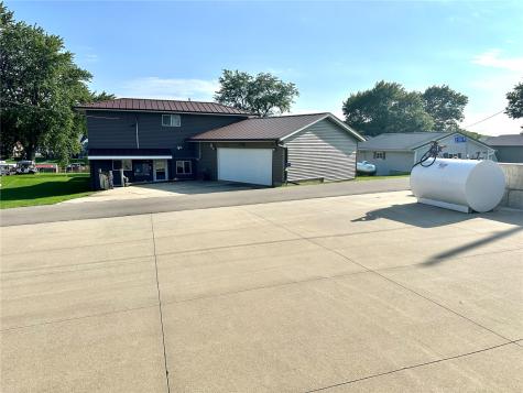 21020 265th Street Manchester IA 52057