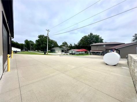 21020 265th Street Manchester IA 52057
