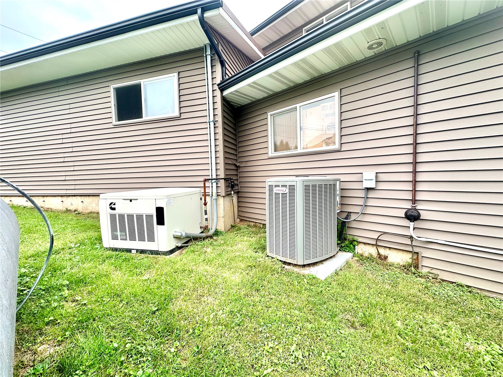 21020 265th Street Manchester IA 52057