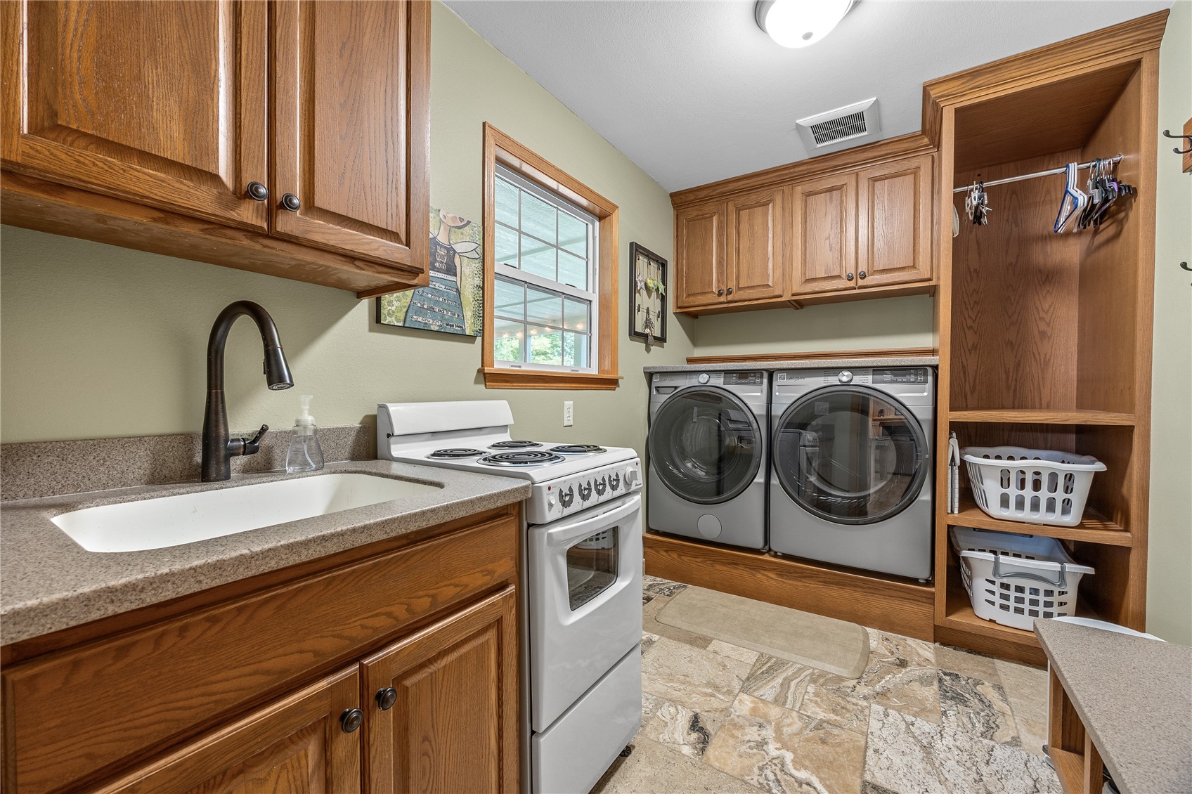7703 Winston Drive NE Cedar Rapids IA 52402