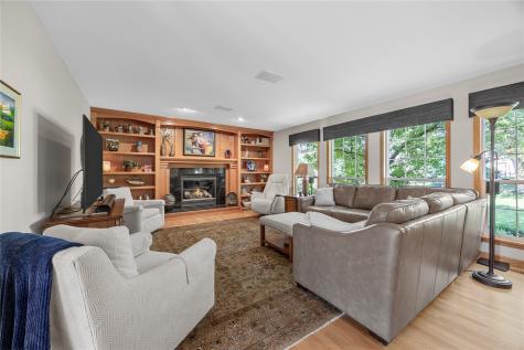 7703 Winston Drive NE Cedar Rapids IA 52402