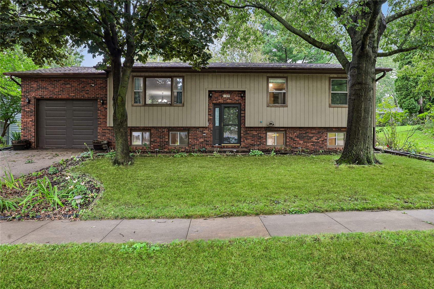 109 Oberlin Street Iowa City IA 52245