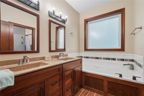 716 Tiburan Lane NE Cedar Rapids IA 52402