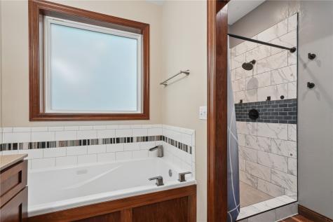716 Tiburan Lane NE Cedar Rapids IA 52402