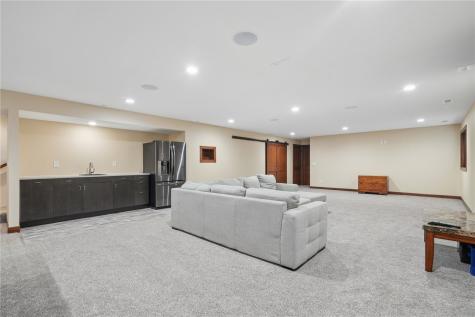 716 Tiburan Lane NE Cedar Rapids IA 52402