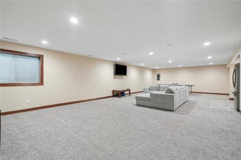 716 Tiburan Lane NE Cedar Rapids IA 52402