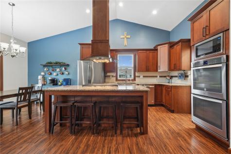 716 Tiburan Lane NE Cedar Rapids IA 52402