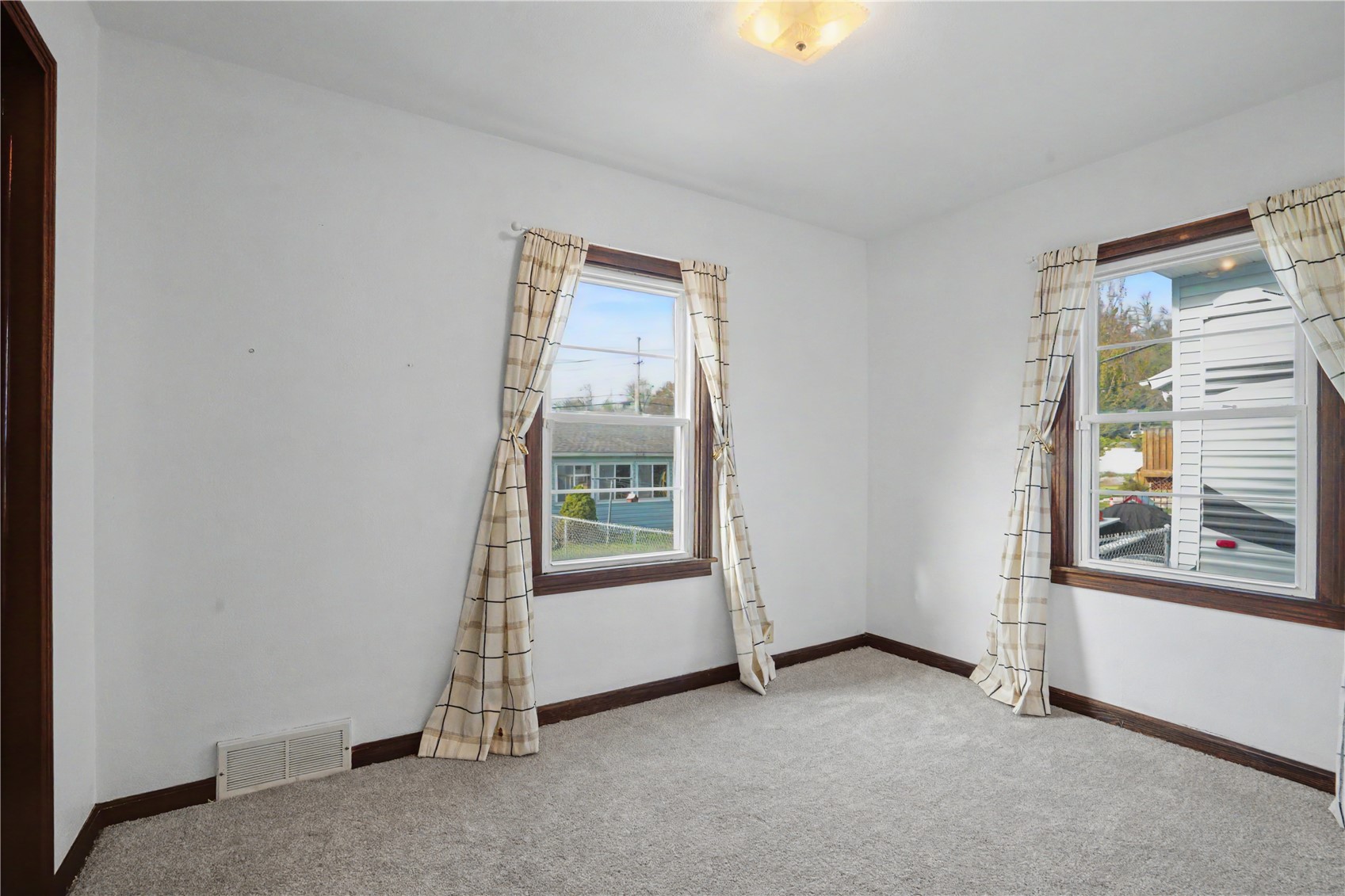 1125 J Avenue NW Cedar Rapids IA 52405