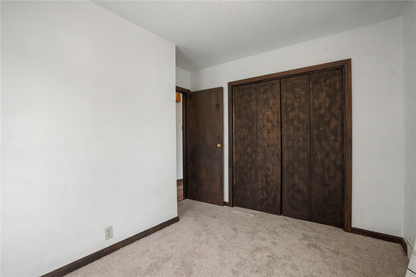 1125 J Avenue NW Cedar Rapids IA 52405