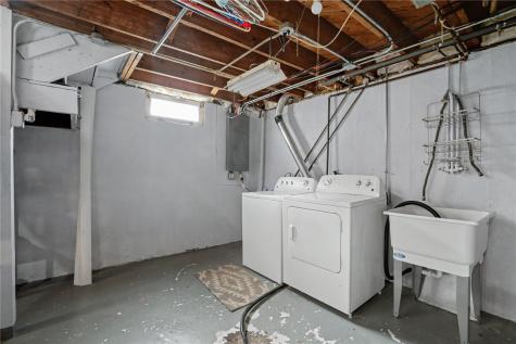 1125 J Avenue NW Cedar Rapids IA 52405