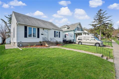 1125 J Avenue NW Cedar Rapids IA 52405