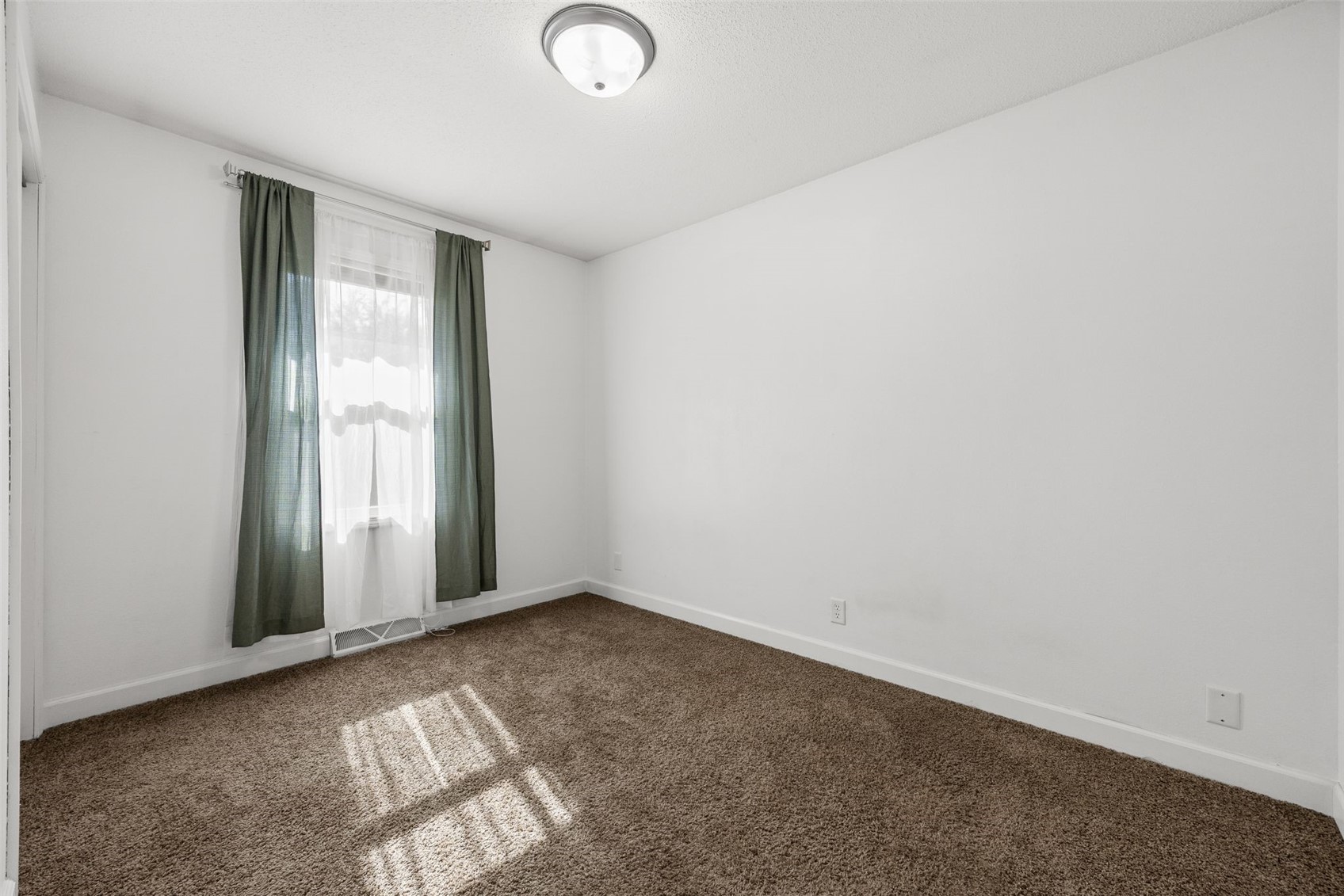 1004 Westwood Drive NW Cedar Rapids IA 52405