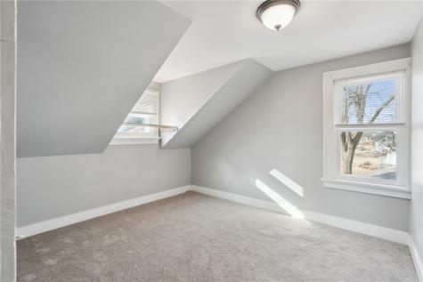 2021 Hamilton Street SW Cedar Rapids IA 52404