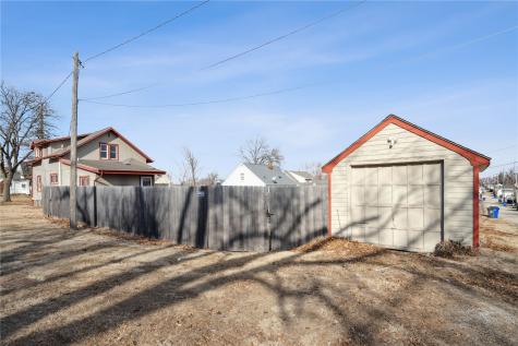 2021 Hamilton Street SW Cedar Rapids IA 52404