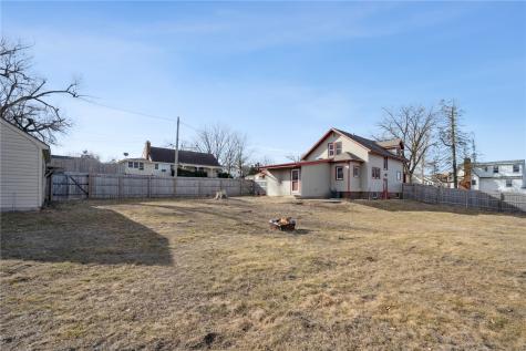 2021 Hamilton Street SW Cedar Rapids IA 52404